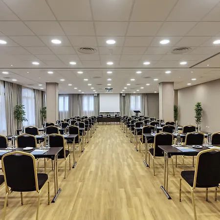 巴塞罗赫雷斯蒙特卡斯蒂略酒店及会议中心 4* 赫雷斯